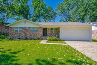 60 Warwick Rd, Little Rock, AR 72205