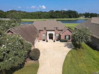 825 Fairwinds Ave, Zachary, LA 70791