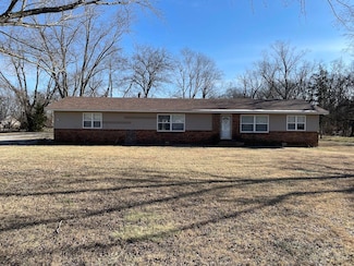 315 S Harris St, Willow Springs, MO 65793