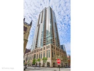 21 E Huron St Unit 3204, Chicago, IL 60611