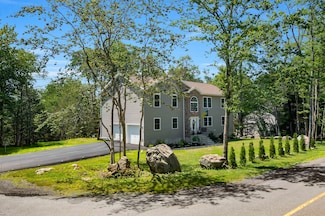 1204 Chandus Way, Tobyhanna, PA 18466