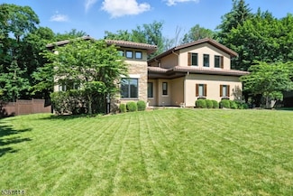 39 Crescent Dr, Morristown, NJ 07960