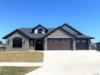 615 Pimlico Way, Epworth, IA 52045