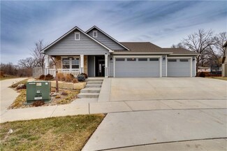 1126 W 30th St, Lawrence, KS 66046