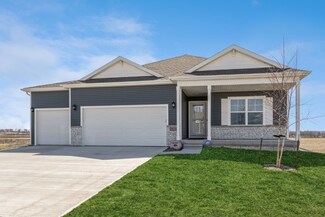 2825 Prairielight Dr, Cedar Rapids, IA 52411