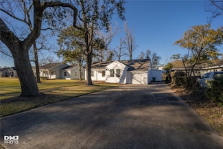 2630 Ashley St, Beaumont, TX 77702