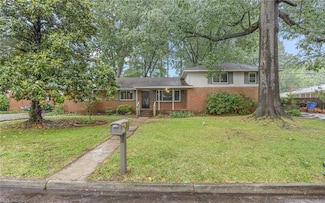 1241 Kingsway Dr, Chesapeake, VA 23320