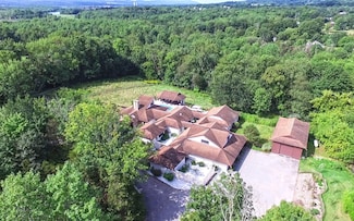 10 Paradise Ln, Warwick, NY 10990
