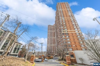 100 Old Palisade Rd Unit 2216, Fort Lee, NJ 07024