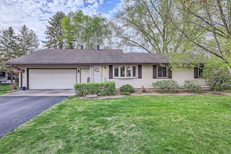 792 Gramsie Rd, Saint Paul, MN 55126