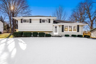 707 Inverness Rd, Lisle, IL 60532