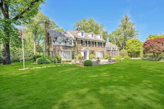 191 Elderfields Rd, Manhasset, NY 11030