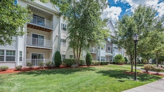 2 Littles Brook Ct Unit 5-33, Burlington, MA 01803