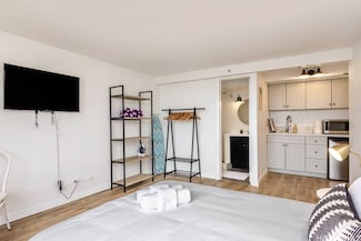 444 Niu St Unit 2409, Honolulu, HI 96815