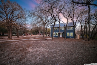 227 Shady Oaks Dr, Floresville, TX 78114