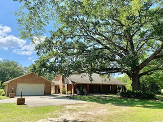 104 Baucum Rd, Carriere, MS 39426