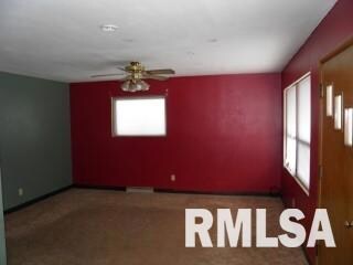 1036 S Zenith Ave, Davenport, IA 52802