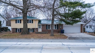 2605 Clarendon Rd, Sedalia, MO 65301