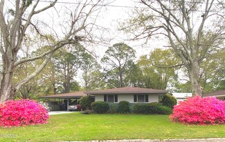2802 Pinewood Ave, Pascagoula, MS 39567