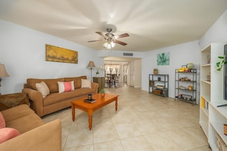 3990 NW 42nd Ave Unit 311, Lauderdale Lakes, FL 33319
