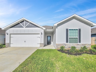 305 Grayson Baw Ln, Waller, TX 77484