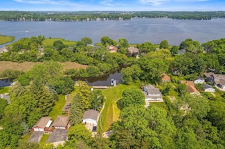 2730 Nagawicka Ave, Delafield, WI 53018