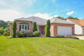 7560 Pleasant Run Dr, Seven Hills, OH 44131