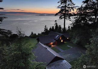 320 Mitchell Dr, Coupeville, WA 98239