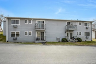 2740 South Rd Unit G11, Poughkeepsie, NY 12601