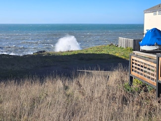11 Sail Ct, Shelter Cove, CA 95589