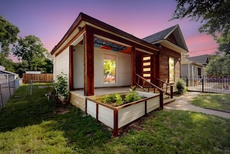712 W 8th St, Dallas, TX 75208