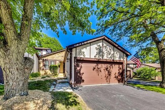 17 White Oak Cir, Saint Charles, IL 60174