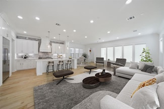 914 Waverly St, Houston, TX 77008