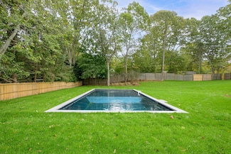 22 Fern Rd, Southampton, NY 11968