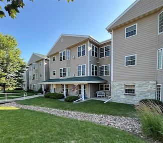 711 16th Ave Unit U203, Grinnell, IA 50112