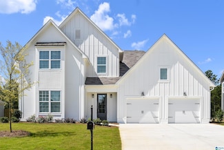 105 Townmoor Ln, Sterrett, AL 35147