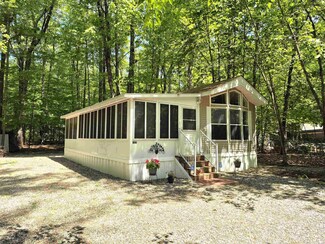 106 Oak Ln, Wakefield, NH 03830