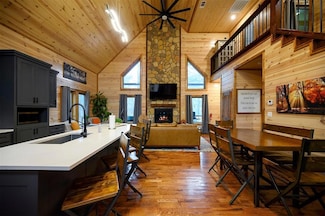 1514 Pine Hills Rd, Broken Bow, OK 74728