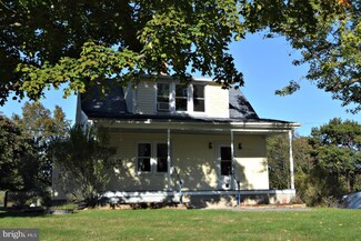 1623 Pious Ridge Rd, Berkeley Springs, WV 25411