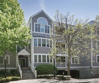 26 Holly Ln Unit 1F, Chestnut Hill, MA 02467