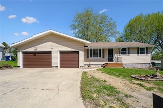 921 3rd Ave NE, Oelwein, IA 50662