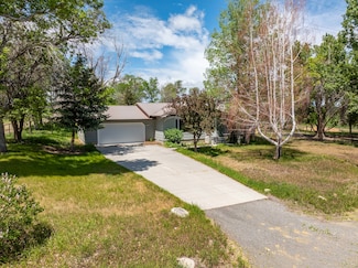 533 2 Valley Rd, Riverton, WY 82501