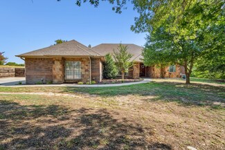 147 Rattling Antler Ct, Azle, TX 76020