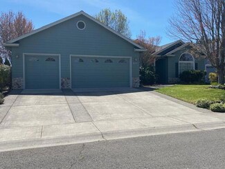 673 Mountain Ave, Central Point, OR 97502