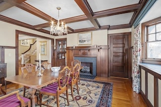 17 Wave St, Lynn, MA 01902