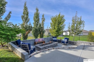 18108 Camelback Ave, Omaha, NE 68136