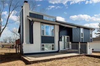 307 SW Ensley Ln, Lees Summit, MO 64081