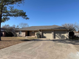 2021 Overland Dr, Duncan, OK 73533