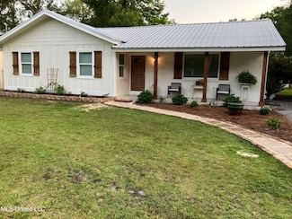 7813 Tapp Rd, Ocean Springs, MS 39564