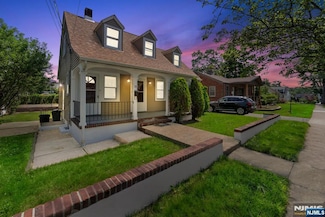 28 Willow St, Elmwood Park, NJ 07407